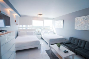 Castle 519 Bayview Modern Studio with Pool, Beach Access, Tennis and FREE Parking